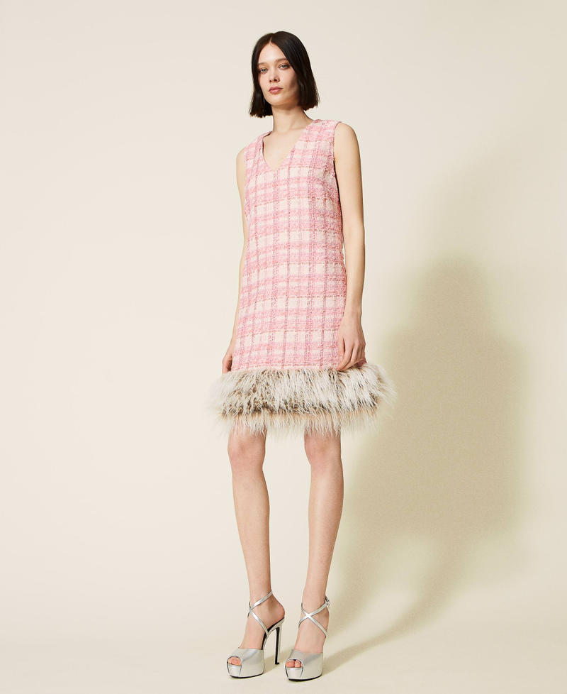 Figurbetontes Kleid aus Bouclé mit Pelzimitat „Pink Icing Bouclé“-Rosa Frau 222AP2390-02