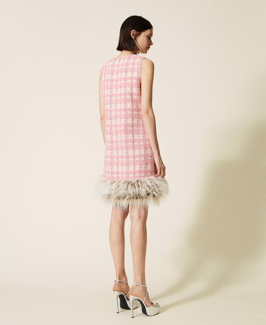 Figurbetontes Kleid aus Bouclé mit Pelzimitat „Pink Icing Bouclé“-Rosa Frau 222AP2390-04