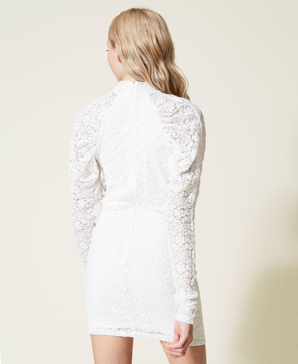 Short lace dress with belt