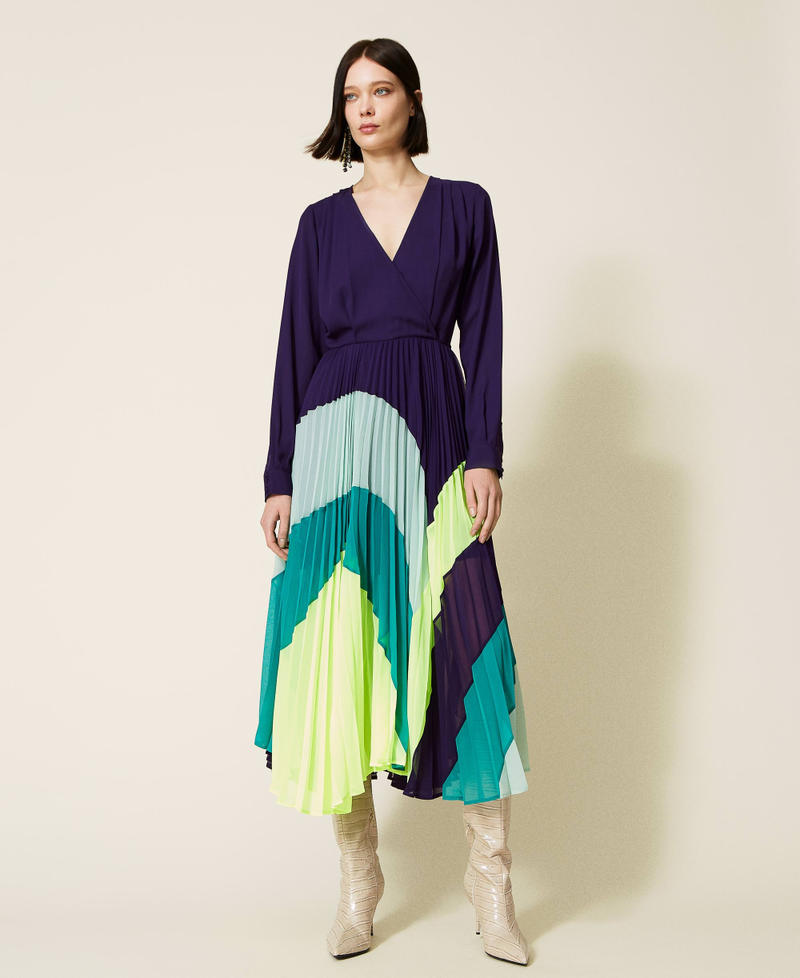 Kleid mit Plisseerock in Colorblock-Optik Multicolor „Indigo“-Violett / Neongelb Frau 222AP2693-02
