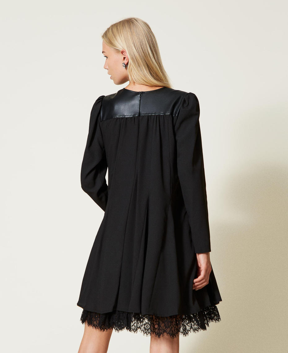 Короткое платье с содержанием переработанного полиэстера Черный женщина 222AP272A-04