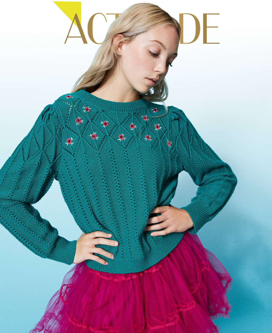 Pullover aus Wollmischgarn mit Blumenstickerei