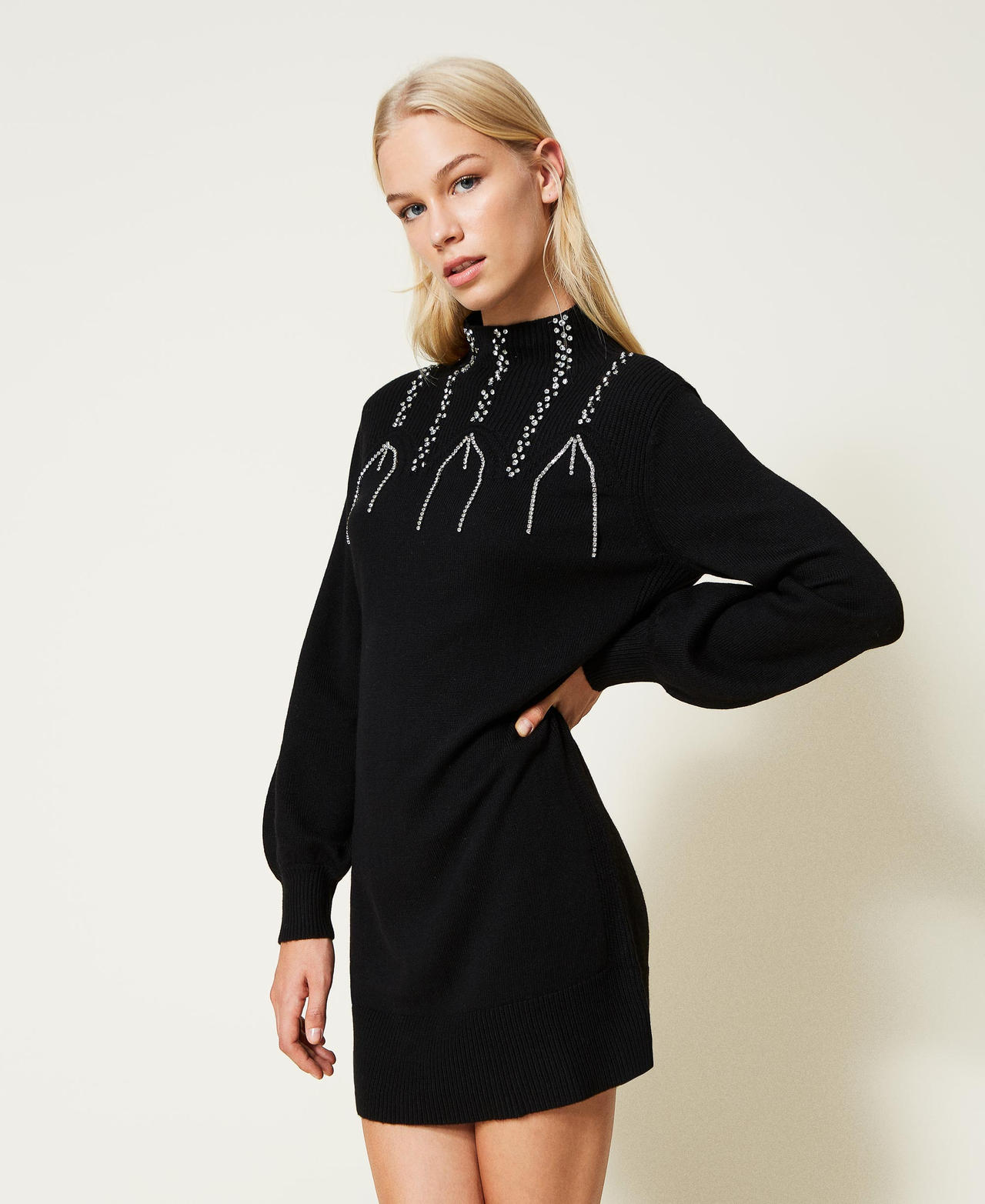 Wool blend dress with embroidery