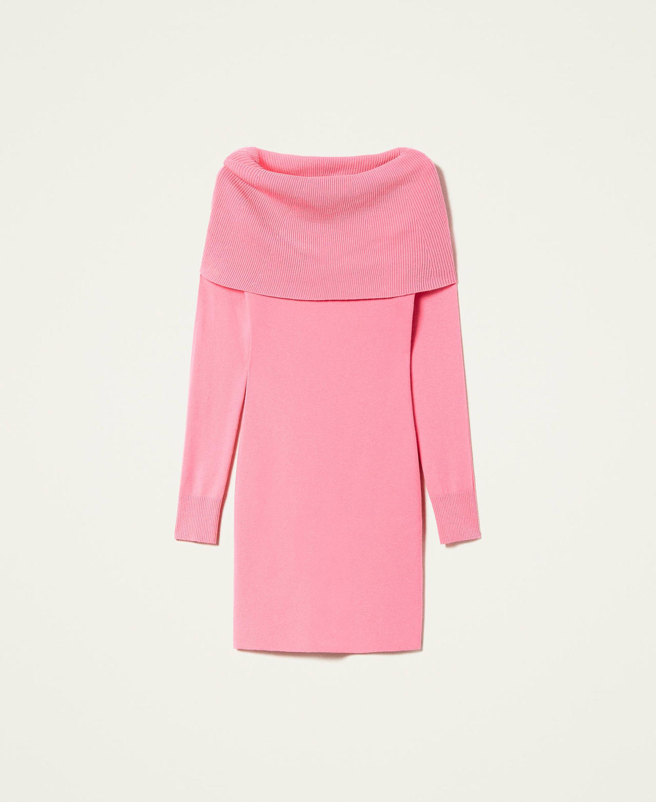 Robe ajust&eacute;e en maille avec maxi col