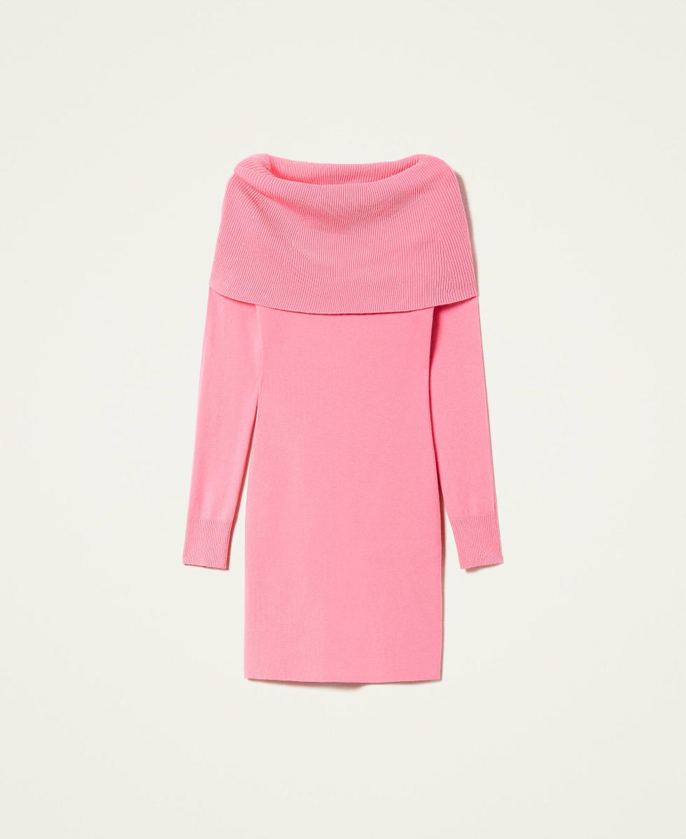 Figurbetontes Strickkleid mit Maxikragen