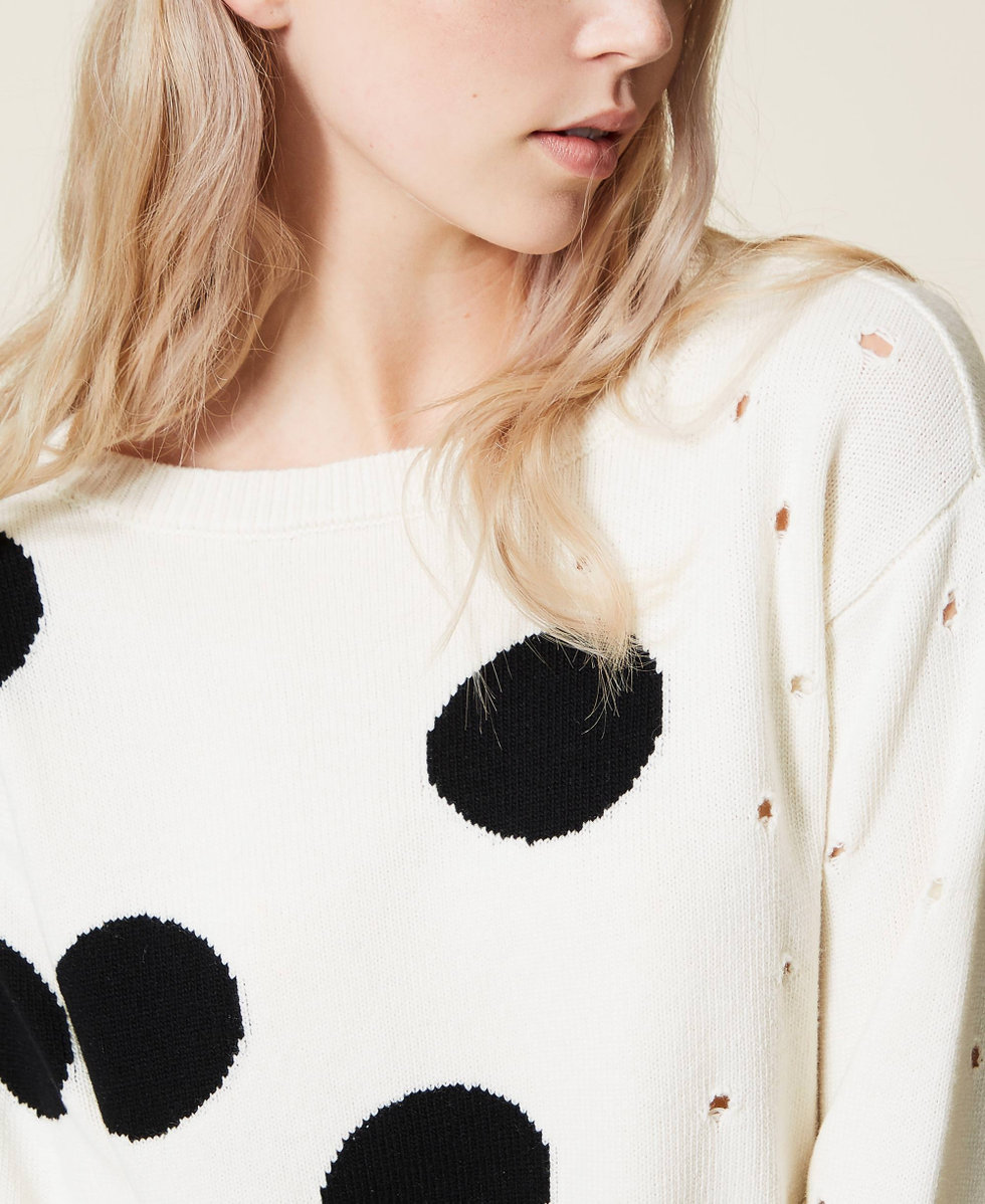 Maglia a pois traforata