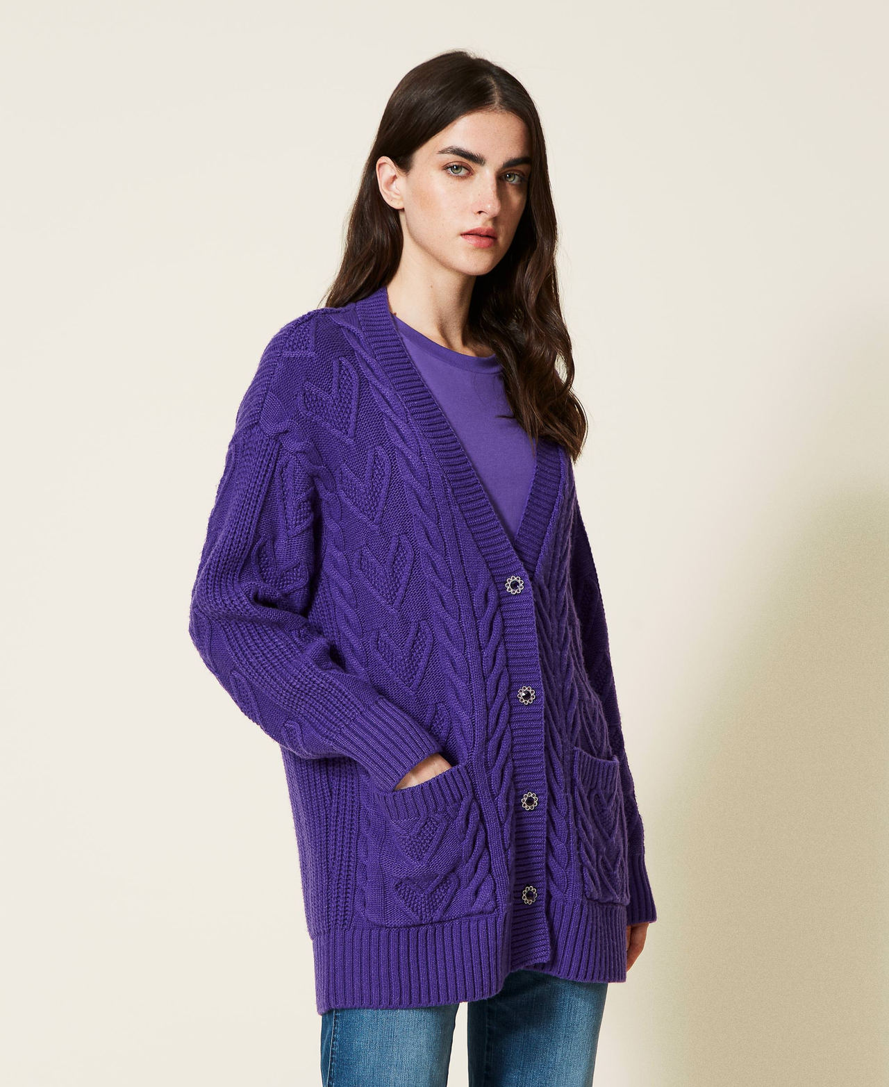 Cardigan lungo con trecce e cuori