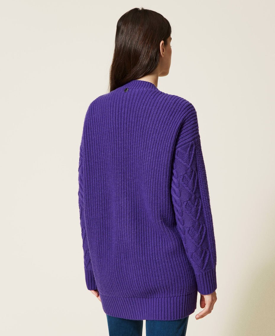 Long cardigan with cable knit and hearts