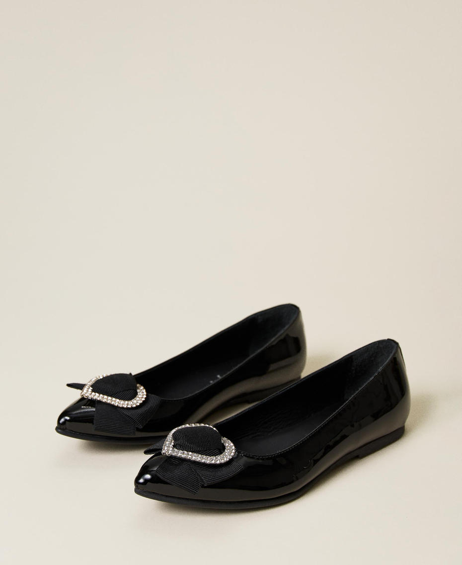 Bailarinas de charol con coraz&oacute;n