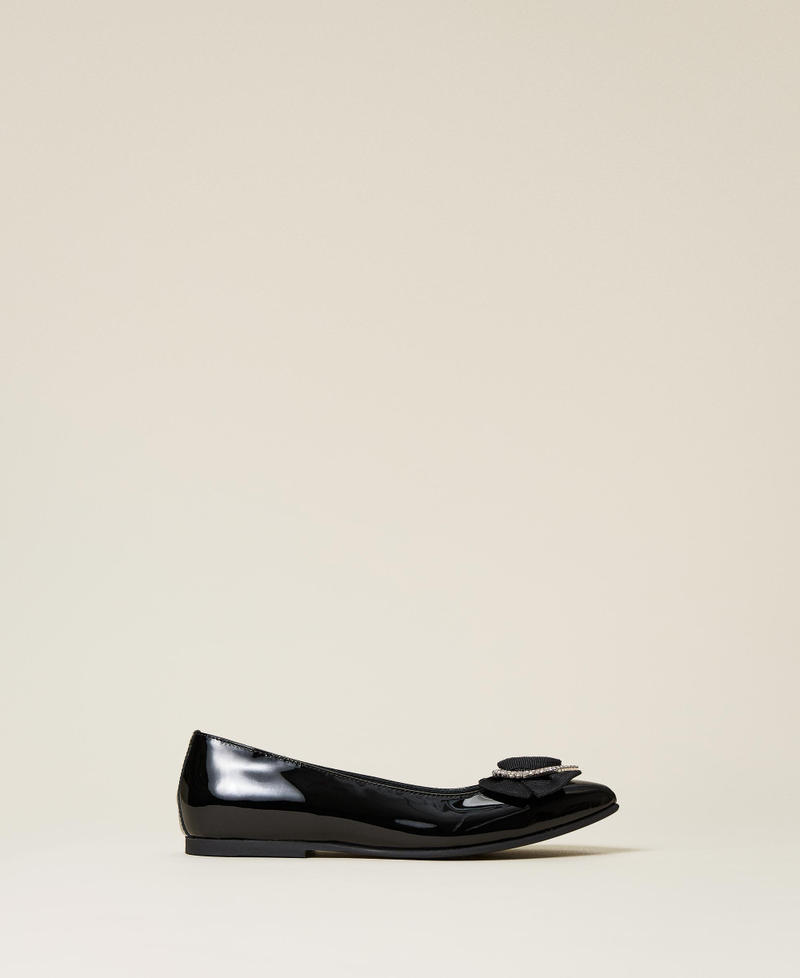 Bailarinas de charol con coraz&oacute;n