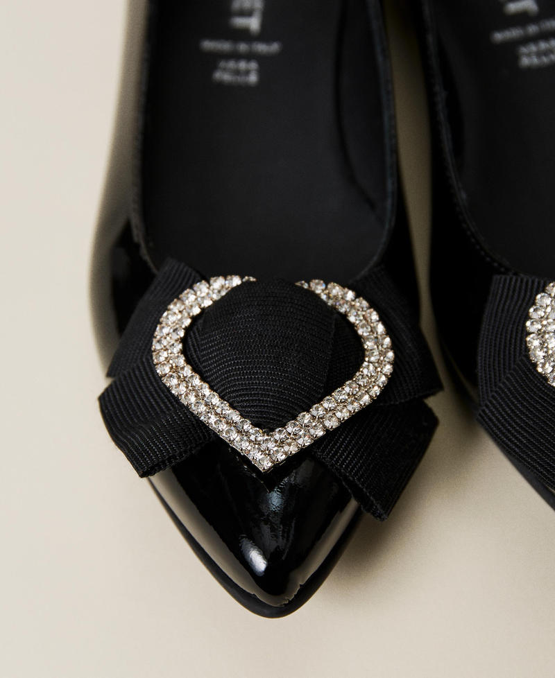 Bailarinas de charol con coraz&oacute;n