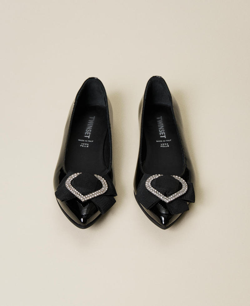 Bailarinas de charol con coraz&oacute;n