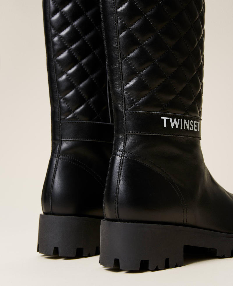 Matelass&eacute; leather boots