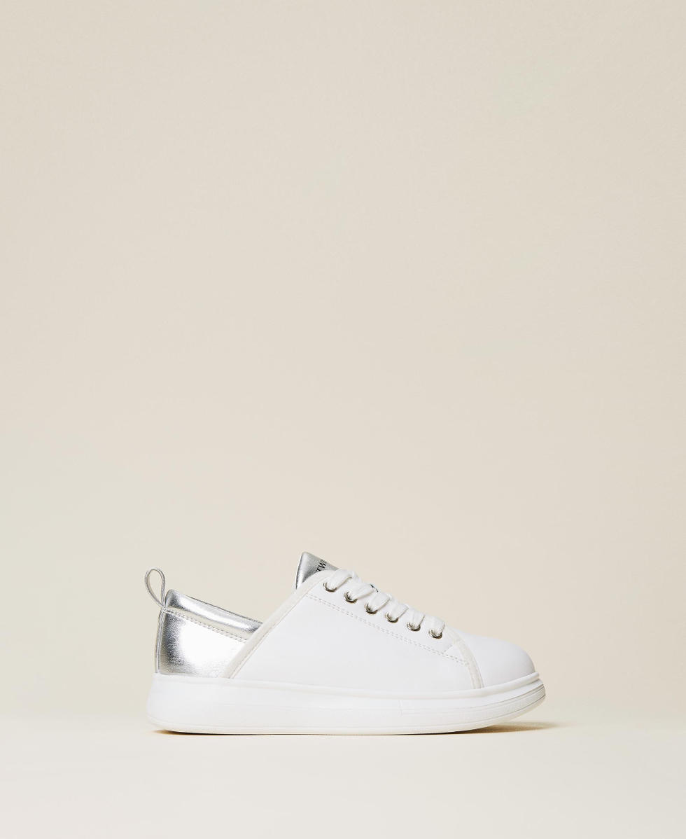 Sneakers con inserto laminato