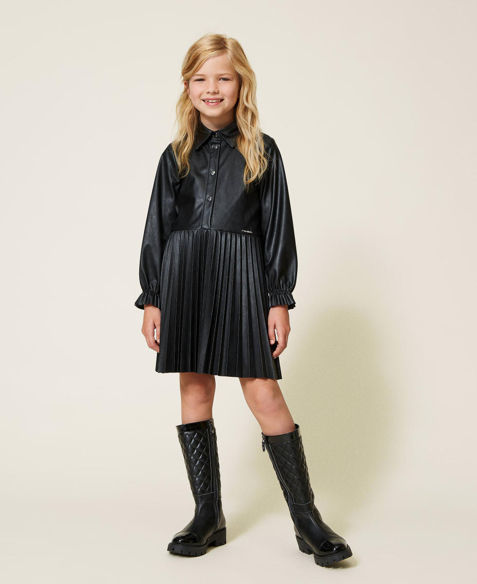 Kleid in Lederoptik mit Plissee