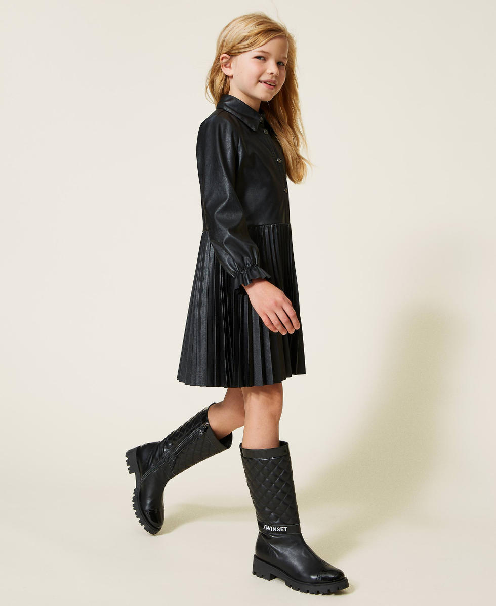 Kleid in Lederoptik mit Plissee