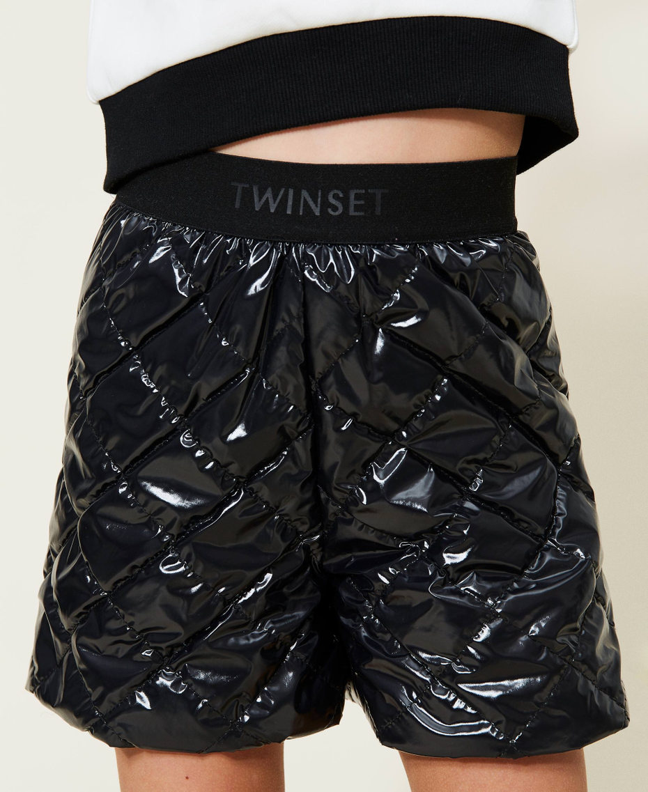 Толстовка с логотипом и стеганые шорты