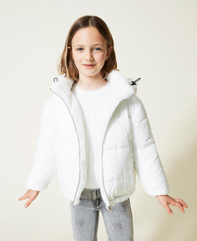 Reversible puffer jacket with faux fur