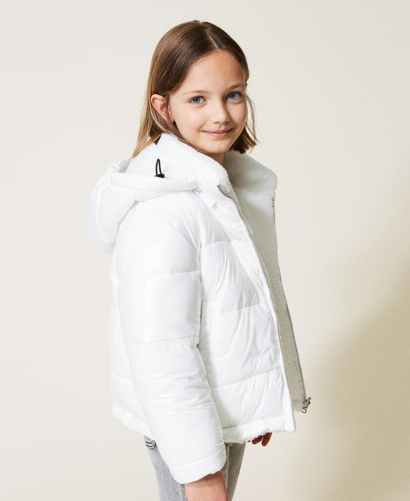 Reversible puffer jacket with faux fur