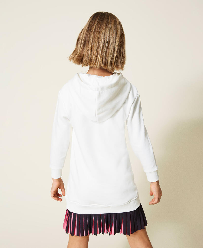 Robe en molleton avec volant pliss&eacute;