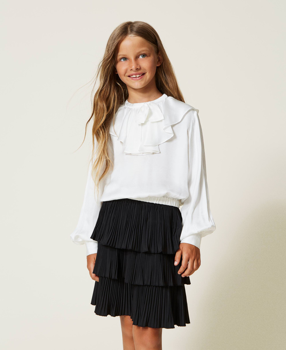 Weiße bluse mit schwarzer schluppe Clearance