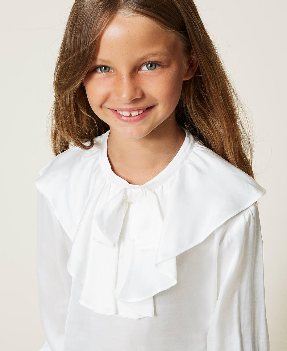Blouse en satin avec nœud