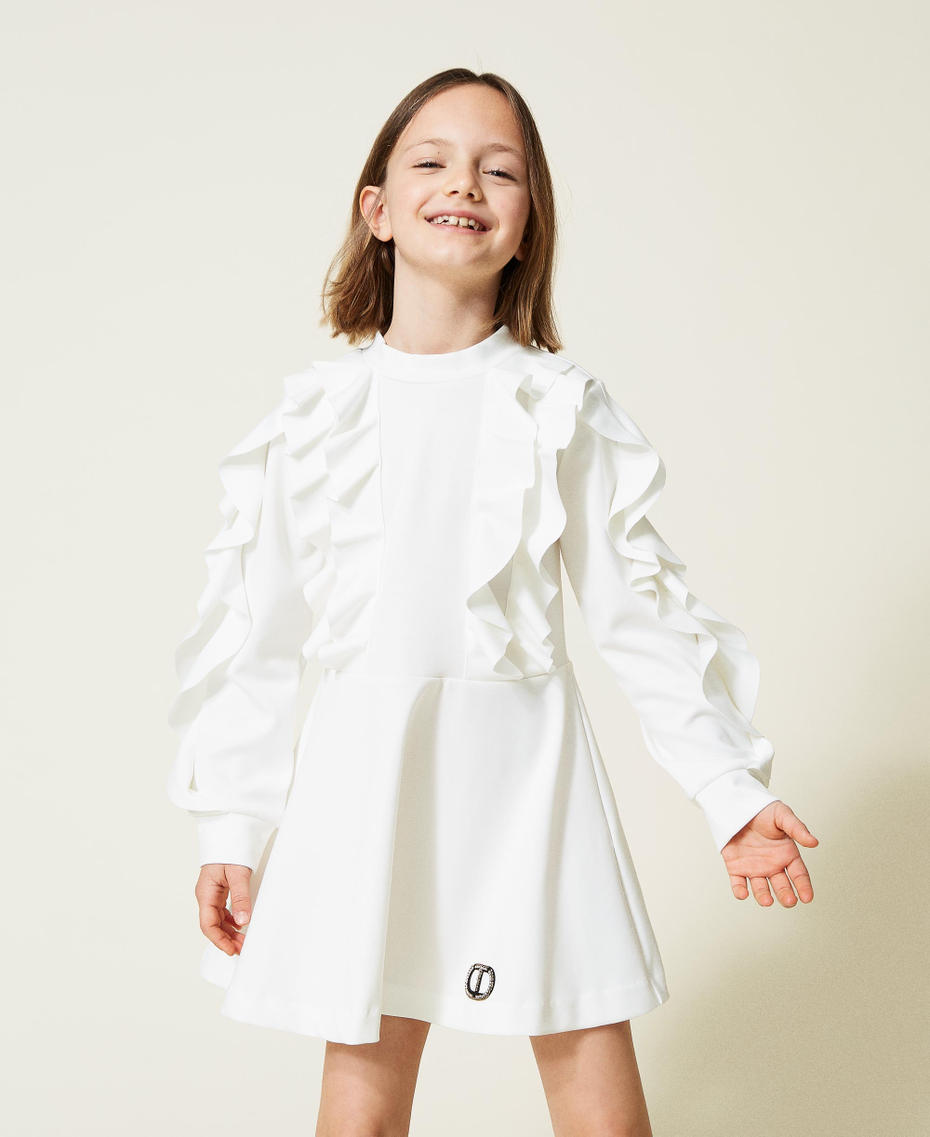 Abito con volant e logo gioiello