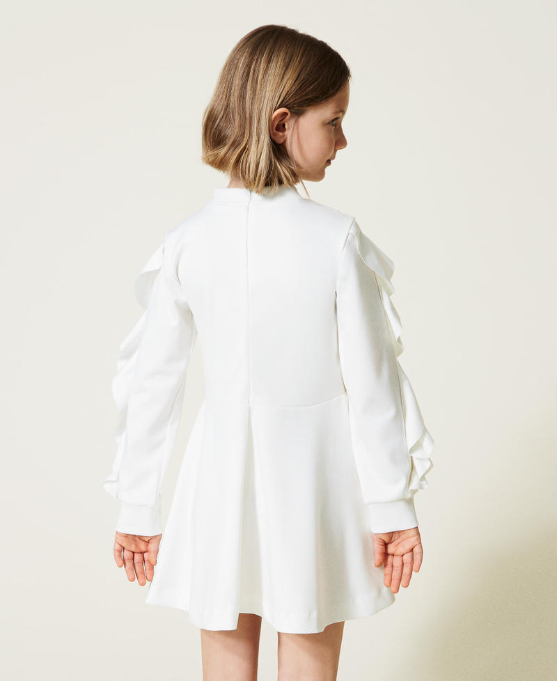 Abito con volant e logo gioiello