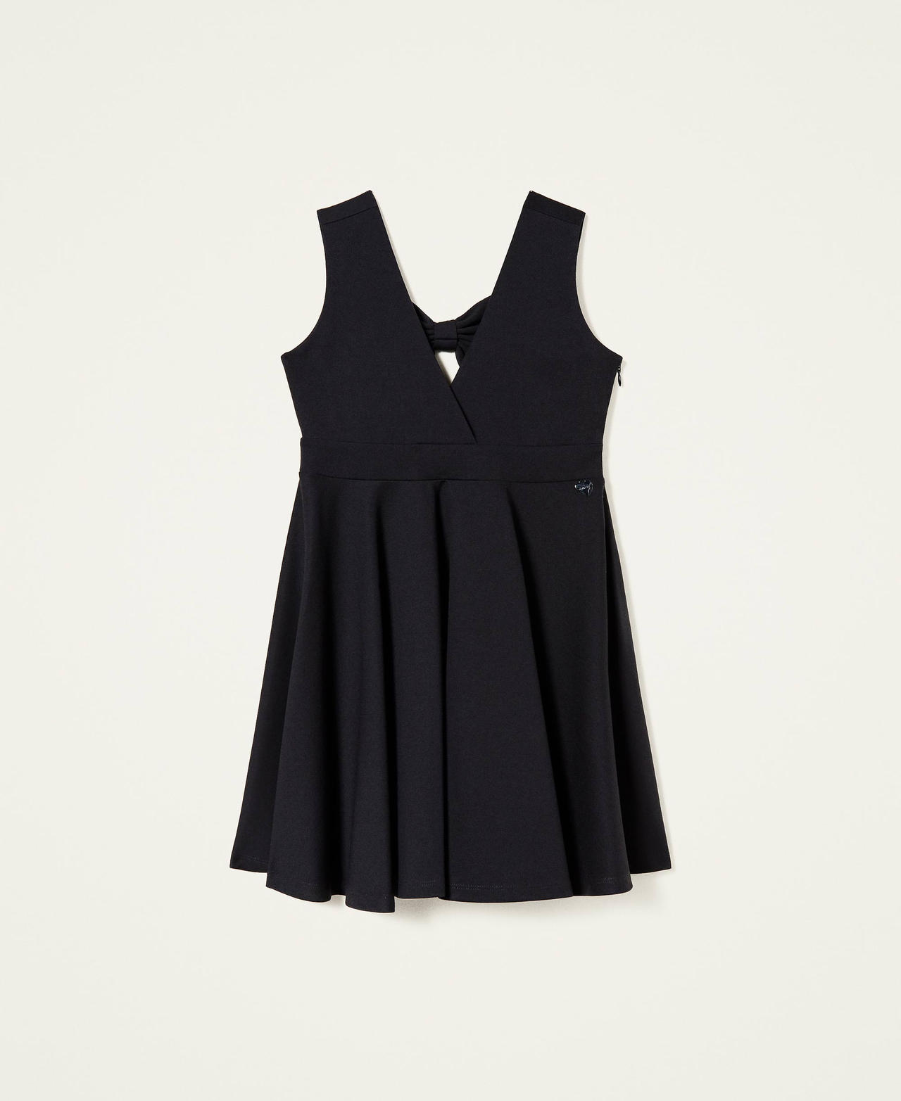 &Auml;rmelloses Kleid mit weitem Rock