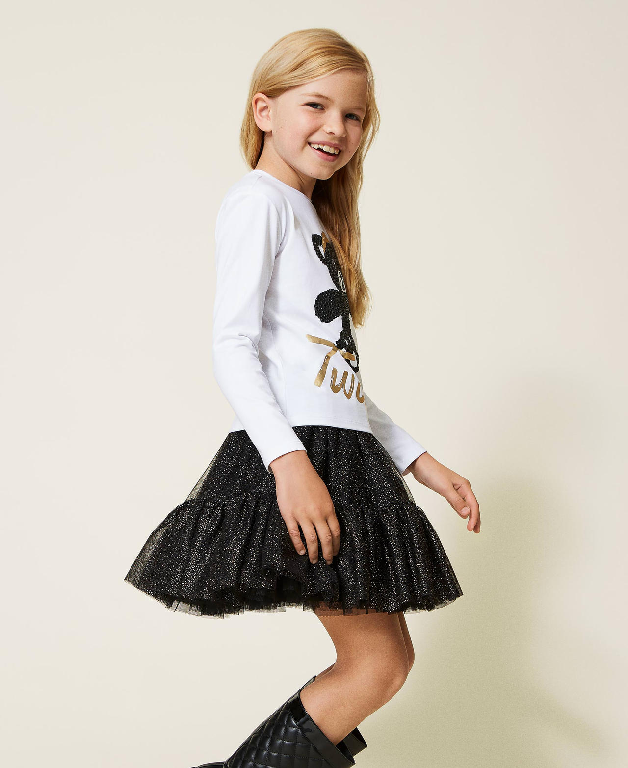 T-shirt con stampa e borchie