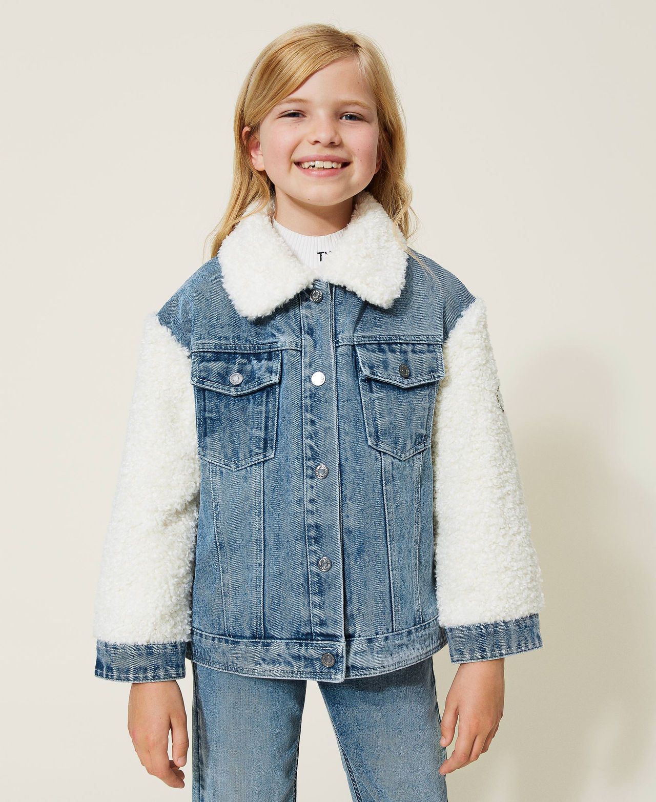 Blouson en jean et fausse fourrure