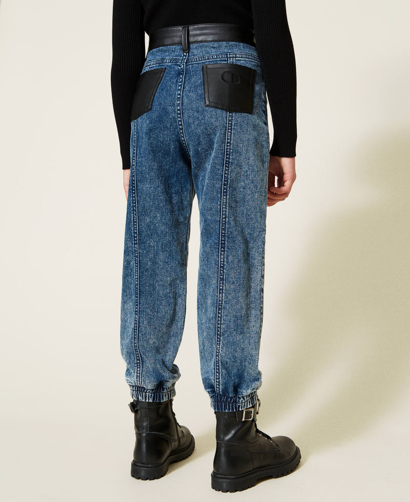 Jeans mit Details in Lederoptik