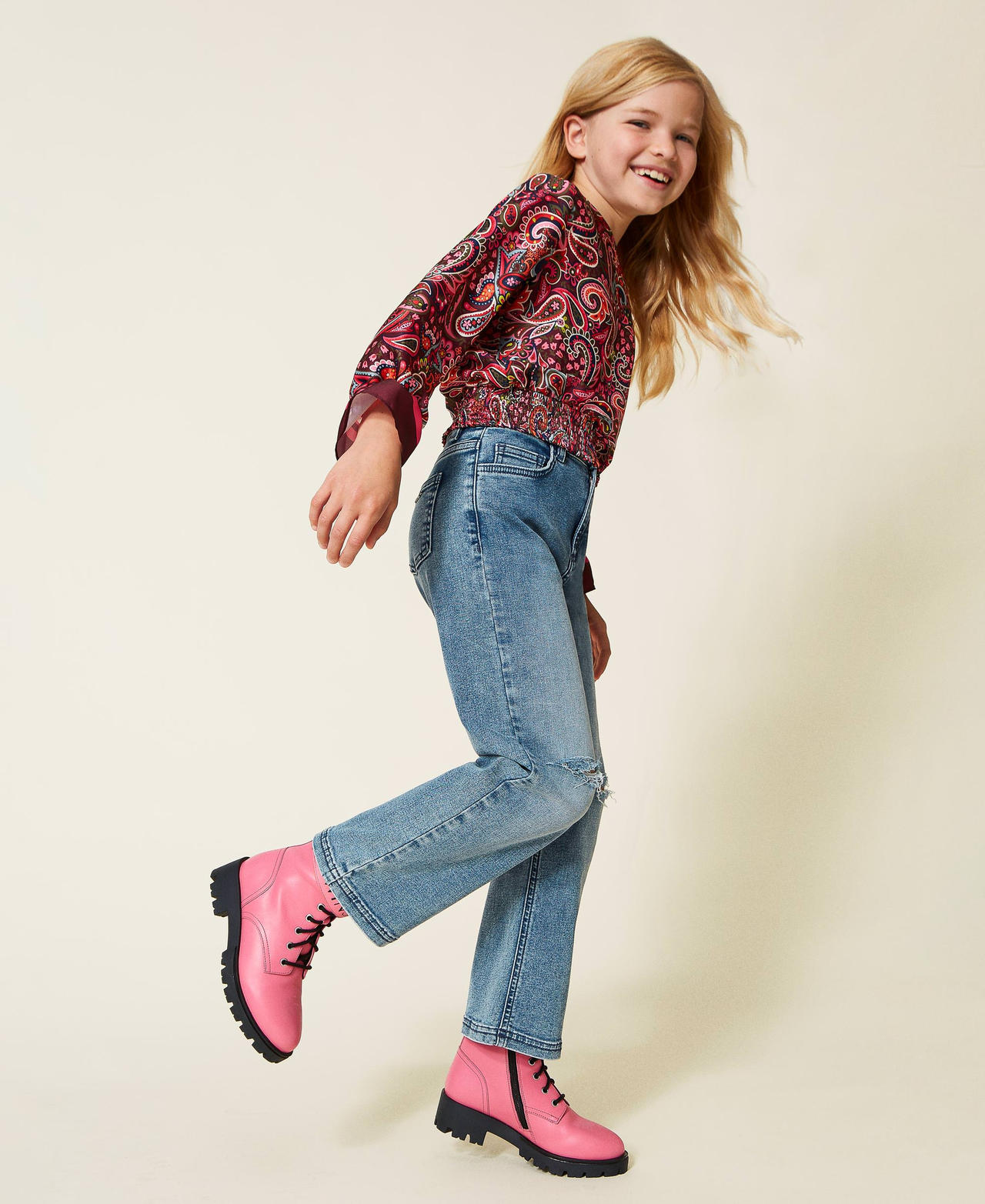 Regular jeans with rips