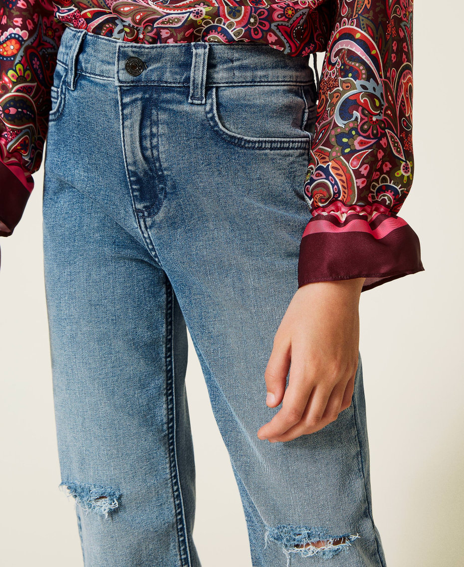 Regular jeans with rips
