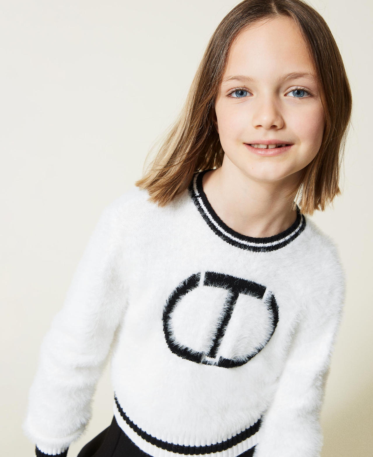 Pull point fourrure avec logo incrust&eacute;