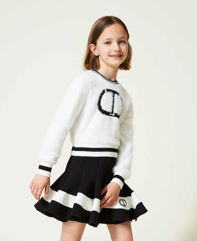 Flauschstrick-Pullover mit Logointarsie Zweifarbig Off White / Schwarz Mädchen 222GJ307G-03