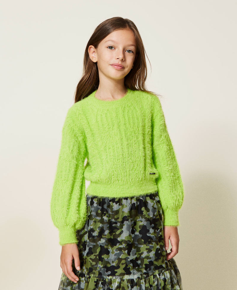 Flauschstrick-Pullover mit Zopfmuster