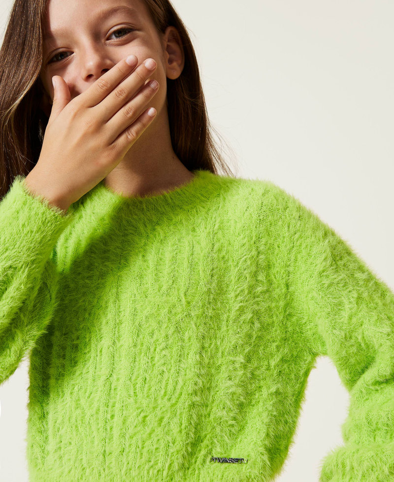 Flauschstrick-Pullover mit Zopfmuster