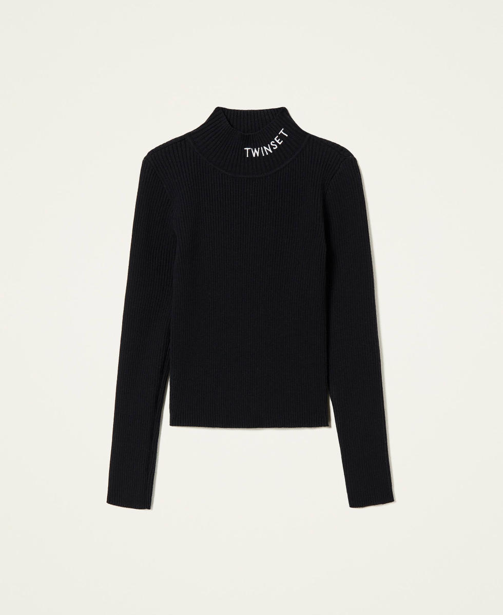 Stehkragenpullover mit aufgesticktem Logo