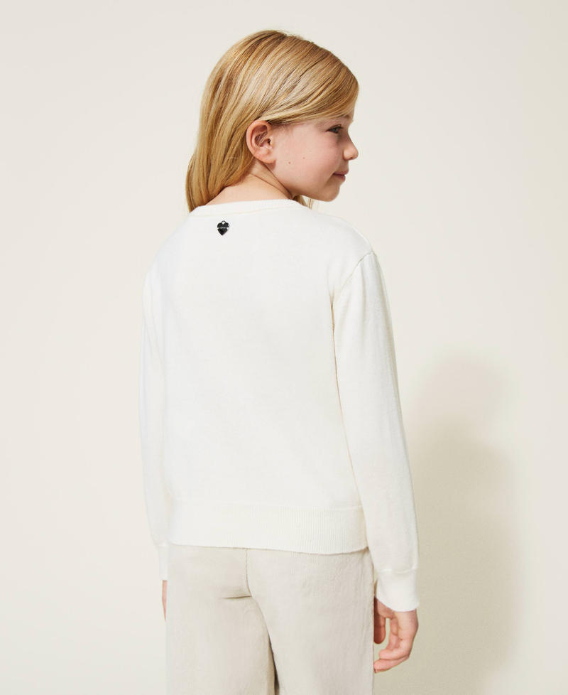 Pull avec c&oelig;ur incrust&eacute;