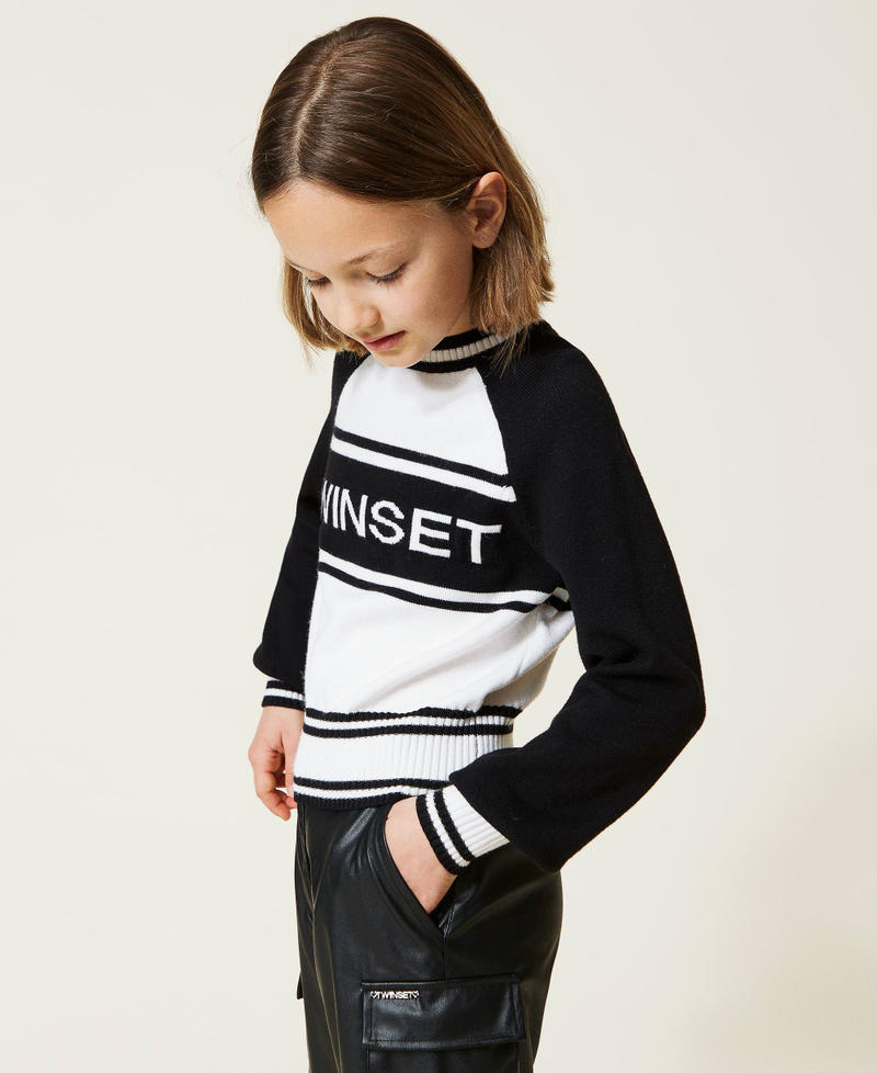 Pull avec logo jacquard