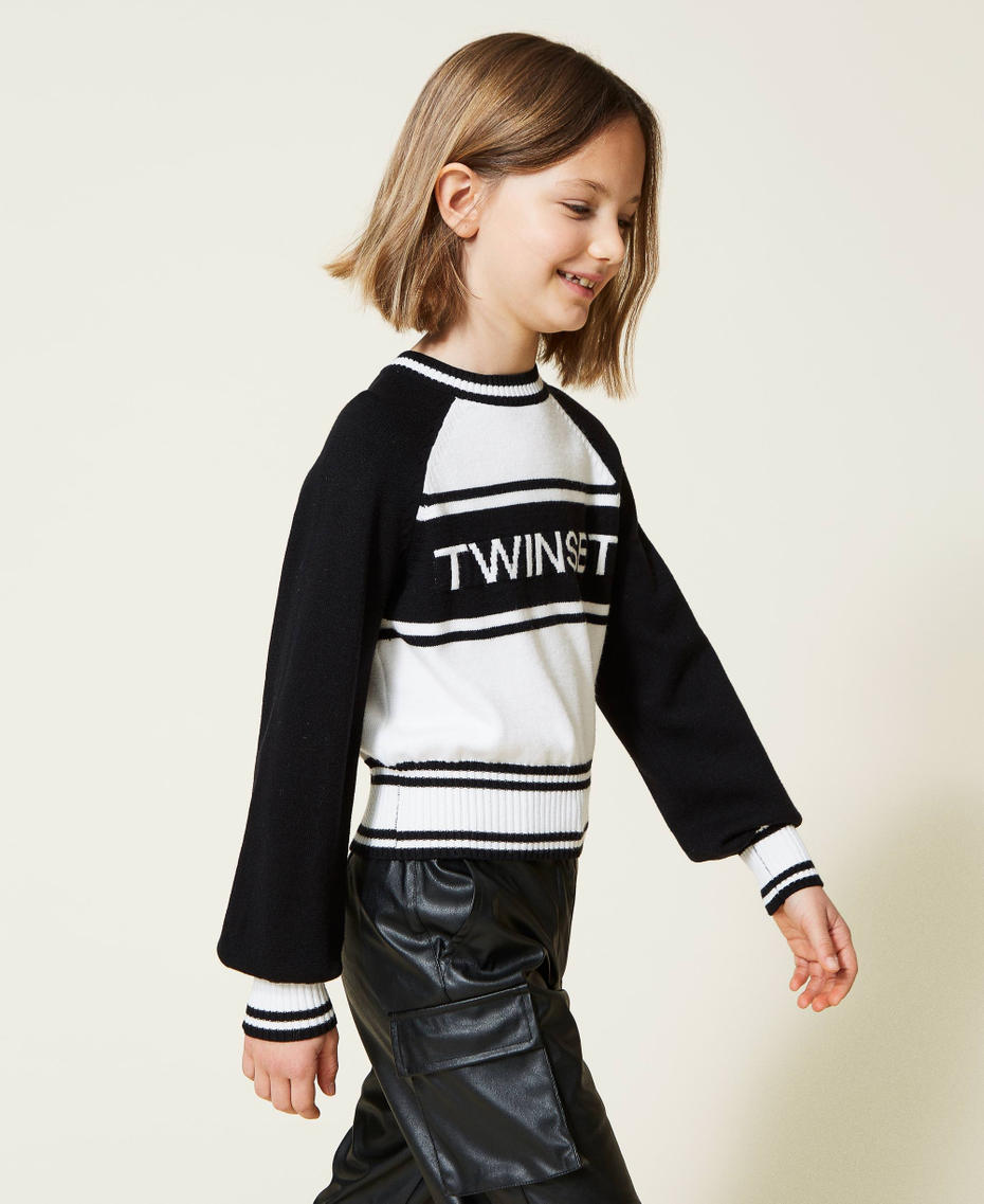 Pull avec logo jacquard