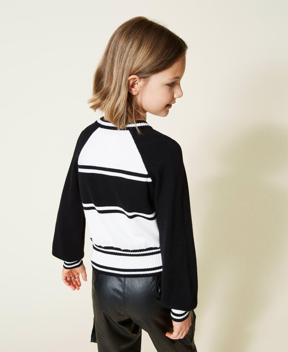 Pull avec logo jacquard