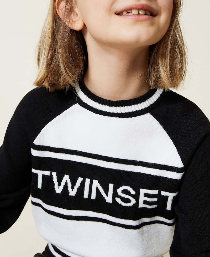 Pull avec logo jacquard