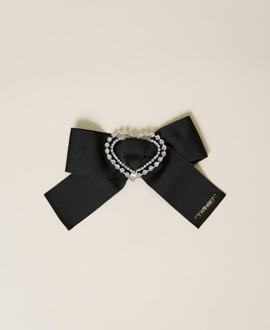 Spilla a fiocco con cuore strass