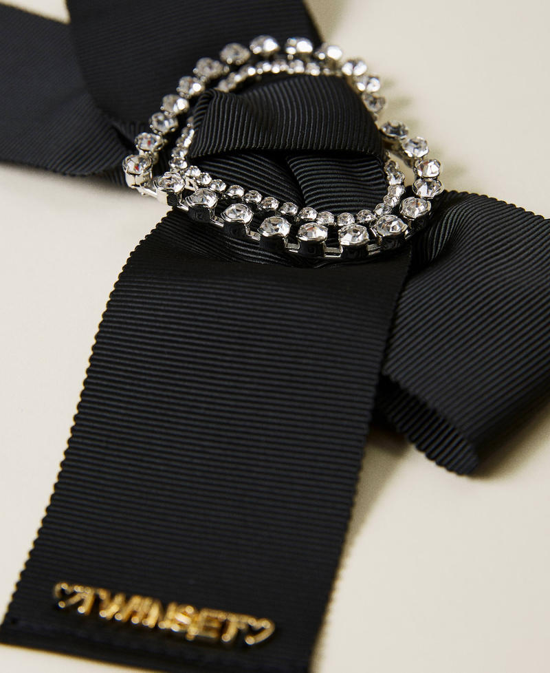 Spilla a fiocco con cuore strass