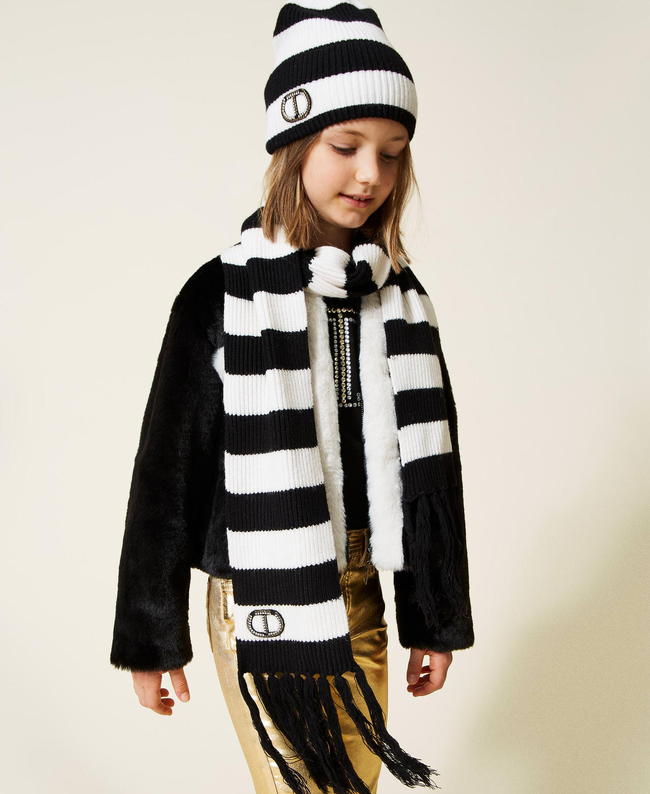 Girls black scarf deals