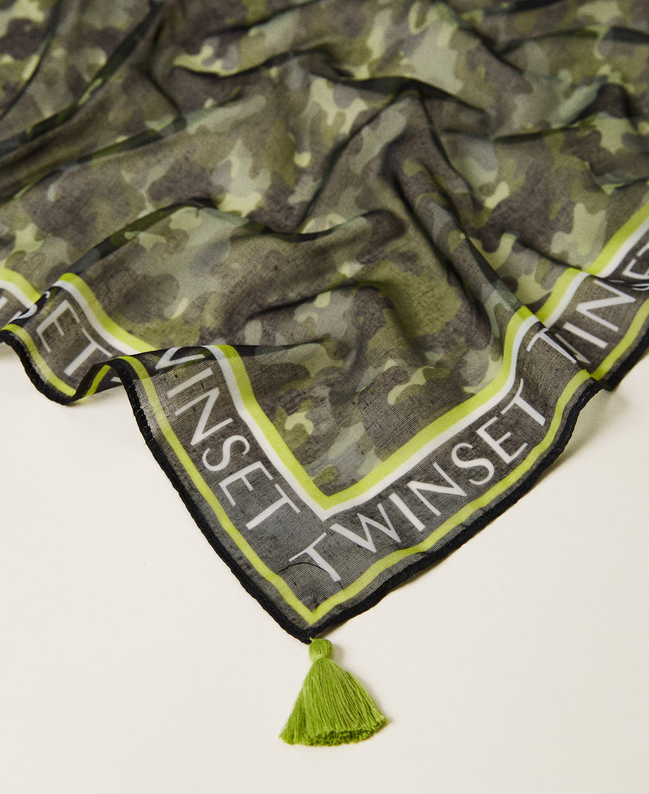 Kefiah stampata con nappa