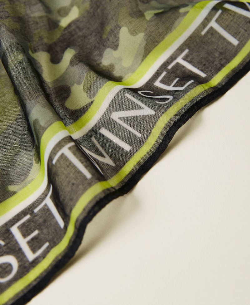 Kefiah stampata con nappa