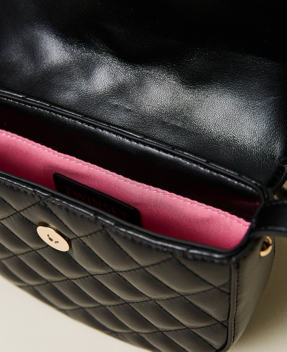 Matelass&eacute; shoulder bag